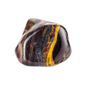 Pietra con tonalità di rosso, oro e nero, aspetto robusto.