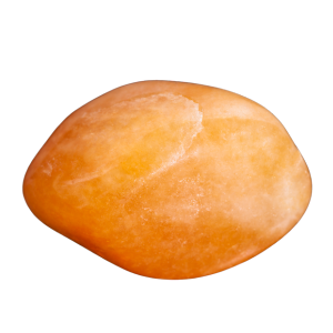 Primo piano di un'Avventurina Arancione, pietra dai toni caldi e brillanti con superficie liscia e scintillante.