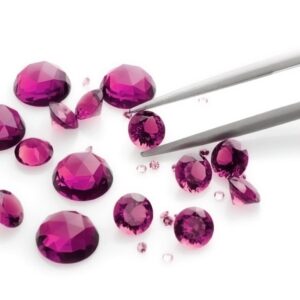SIAMITE COLOR RUBELLITE VIOLA ROSSASTRO, TAGLIO BRILLANTE