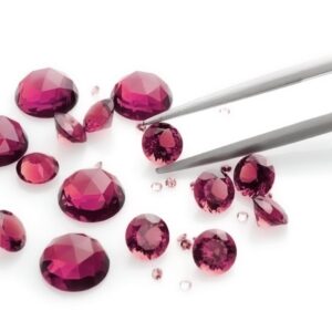 SIAMITE COLOR RUBELLITE ROSA ROSSASTRO, TAGLIO BRILLANTE