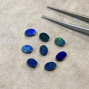 Opale cabochon ovale 5x7mm - cabochon doppietta
